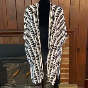 Black & white slimming striped duster short cardi